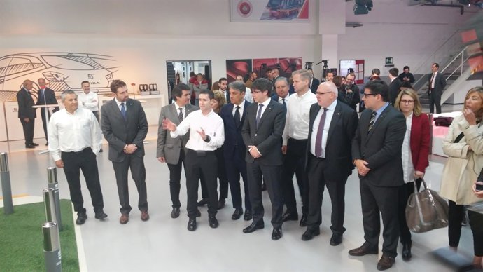 Carles Puigdemont visita las instalaciones de Seat en Martorell