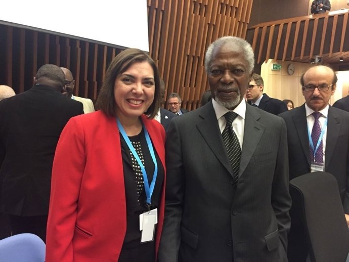 Encarna Guillén con Kofi Annan