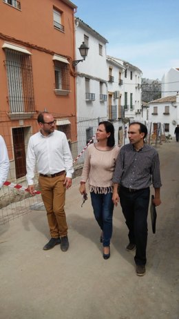 Vioque (centro), durante la visita a Carcabuey