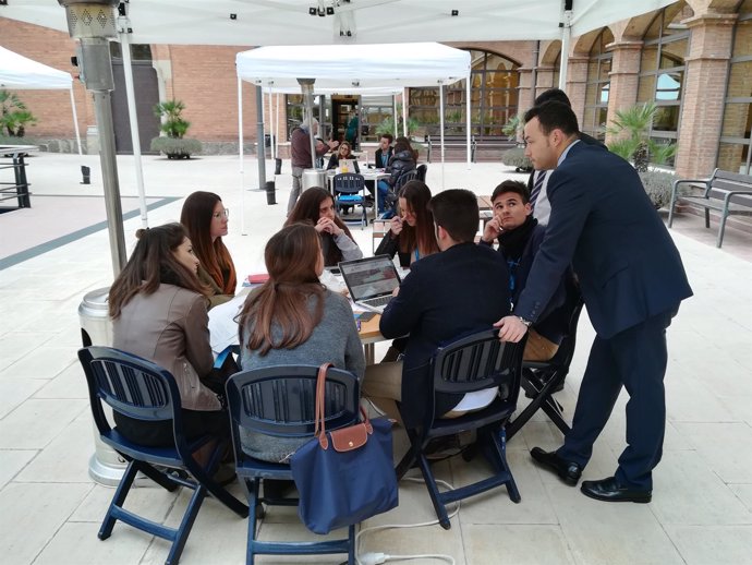 Participantes en el BCN Thinking Challenge de la UAO CEU