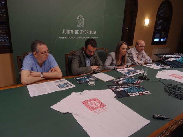 Ruiz y Mayoral (centro), junto a los coordinadores de la Gymkhana