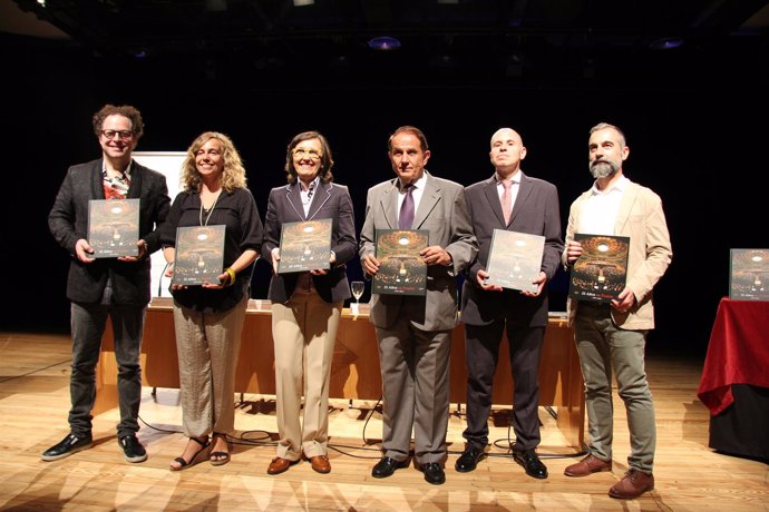 Presentación del libro '25 años de Pasión' en el Teatro de la Maestranza