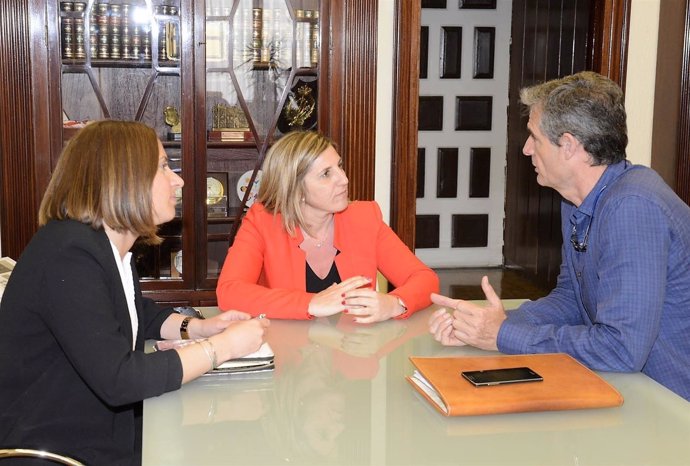 Irene García con el alcalde de Arcos