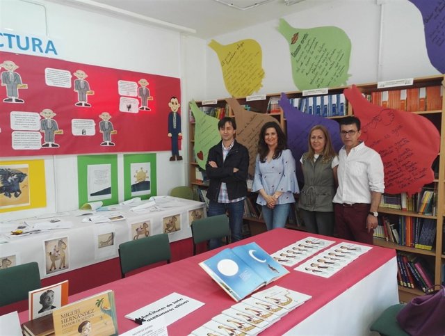 Exposición de escolares en Jimena por el Día del Libro
