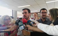 Garzón (IU) mantiene que fue un "error" la visita de legionarios al Materno de Málaga, aunque fuera con "buena voluntad"