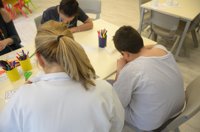 Los pacientes infantiles del Complejo Hospitalario de Jaén celebran el Día del Libro con un taller de manualidades