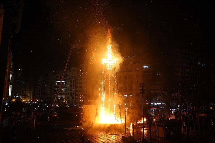 Cremà de la falla municipal de 2017