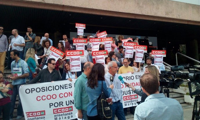 Concentración de profesores de conservatorio en Málaga