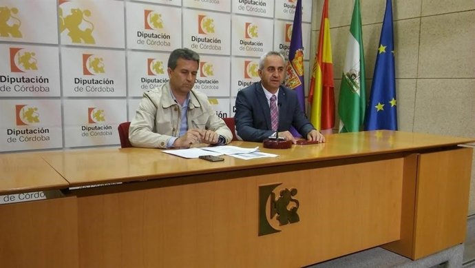 Sánchez (izda.) e Izquierdo en rueda de prensa