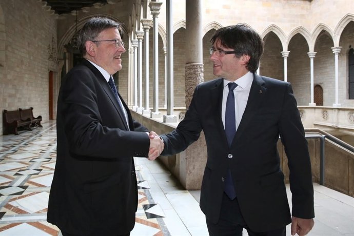 El president valencià X.Puig i el president català C.Puigdemont.