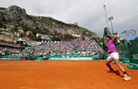 Nadal supera un exigente debut ante Edmund y topará con Zverev