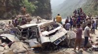 Mueren 45 personas tras caer a un río un autobús en el norte de India