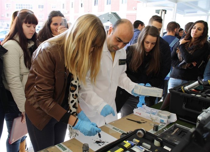 Guardia Civil de Murcia recibe la visita de alumnos de Criminología de la UMU