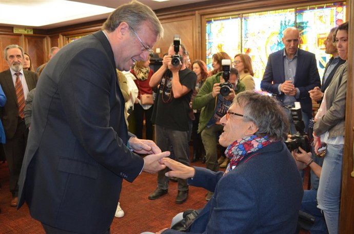 Antonio Silván junto al nuevo Defensor de la Discapacidad en León. 