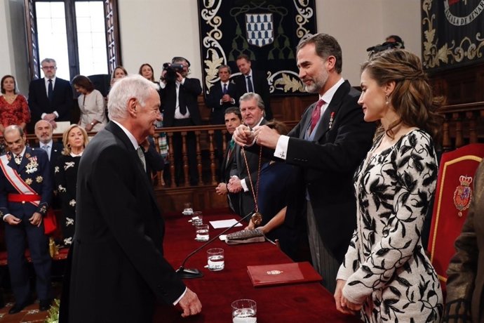 El Rei lliura el Premi Cervantes a Eduardo Mendoza