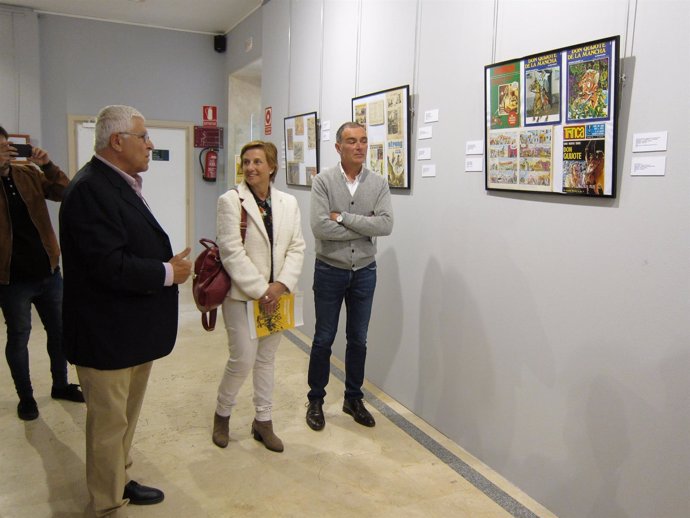 González Menorca visita exposición Quijote y Cervantes en tebeos            