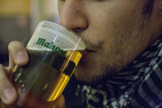 Cerveza, Mahou, caña, Bar, Hombre Bebiendo