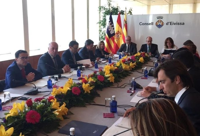 Antonio Ruiz (izda.) durante el transcurso del encuentro