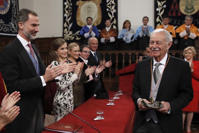 Eduardo Mendoza rep el Premi Cervantes de mans de Felipe VI