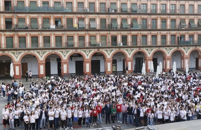 Alumnos participantes en la gymkhana