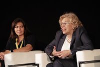 Carmena llama a "entender" las causas del terrorismo suicida y "no disculpar" sino "condenar constantemente"
