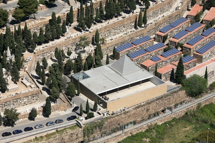 Vista Del Parc Solar Situat Al Cementiri De Montjuïc