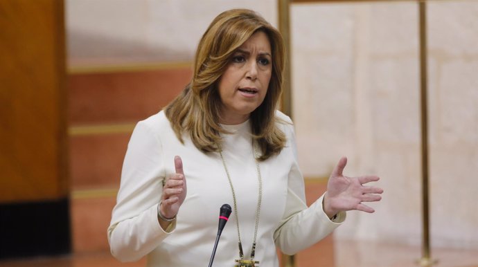 Susana Díaz responde a la oposición en el Parlamento andaluz