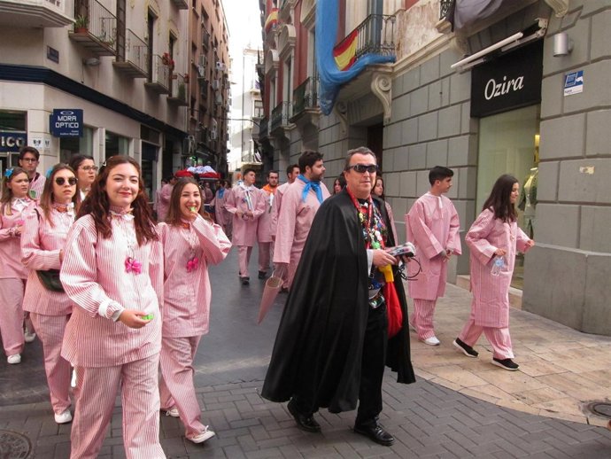 Hachoneros y sardineros por las calles de la ciudad, Entierro Sardina      