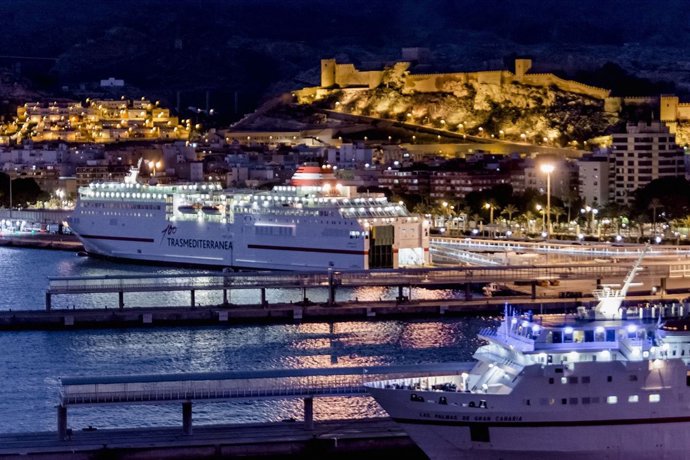 Trasmediterranea. Puerto de Almeria 2
