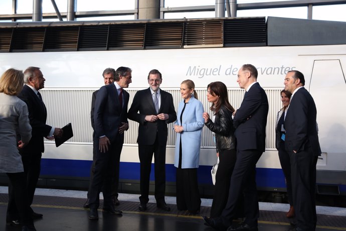 Rajoy se sube al mismo AVE que hizo el primer trayecto Madrid-Sevilla