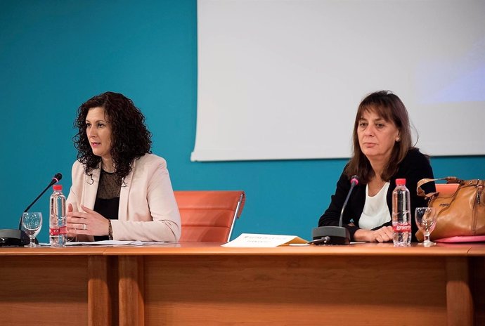 La diputada provincia de Igualdad de Cádiz en unas jornadas