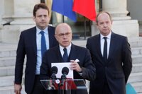 Cazeneuve arremete contra Le Pen y Fillon por sus declaraciones tras el atentado