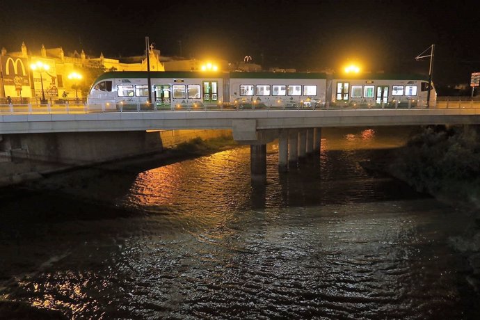 El tren tranvía por río Iro de Chiclana