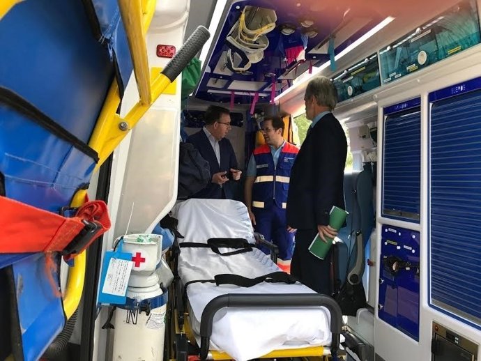 El consejero de Salud, Aquilino Alonso, en Aracena.