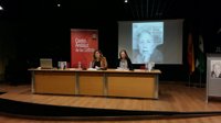 La Biblioteca Provincial de Jaén homenajea a la poeta Julia Uceda en un encuentro con estudiantes en el Día del Libro