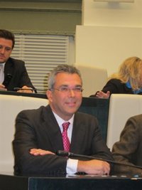 Izquierdo cree que Aguirre tiene que hacer "una buena reflexión" sobre su dimisión al estar en "un momento difícil"   