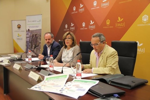 Mérida, entre Algar (izda.) y Villamandos, durante la presentación