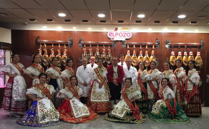 La Reina de la Huerta y su corte de damas visitan ElPozo Alimentación