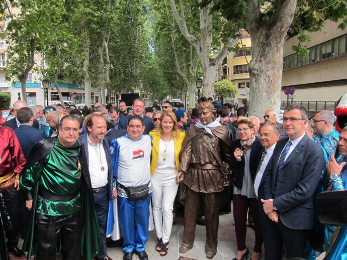   Imagen De La Inauguración De La Escultura