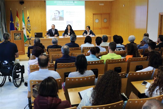 La Junta presenta la Ley del Deporte en la Universidad Pablo de Olavide (UPO)