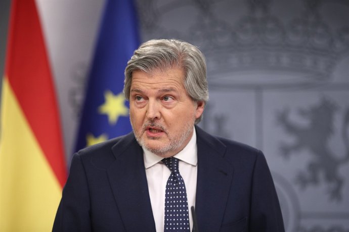 Rueda de prensa de Méndez de Vigo tras el Consejo de Ministros