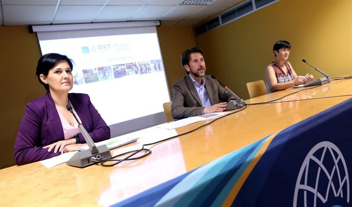 Nota De Prensa Y Fotografías: Ii Mujeres Y Deporte Presentación