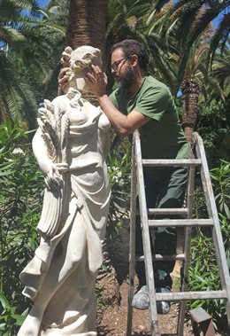 Reparación de la escultura