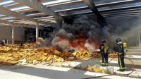 Los bomberos sofocan un incendio en la planta que Dhul dejó a medio construir en la capital jiennense