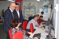La Junta se interesa por los proyectos innovación social del Guadalinfo de Iznájar (Córdoba)