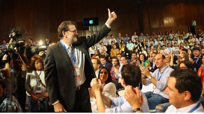 Mariano Rajoy en el congreso de NNGG de Sevilla 