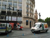 Sucesos.- Sofocado un incendio declarado en la cubierta de un edificio ubicado junto a la Plaza Nueva