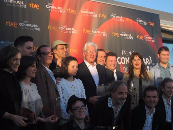  Richard Gere, Con Otros Galardonados Con Els Premis Continuarà