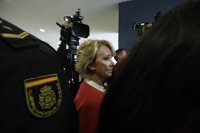 Miembros de 'Génova' y otros cargos del PP ven a Aguirre en una situación "complicada" y creen que debería dimitir