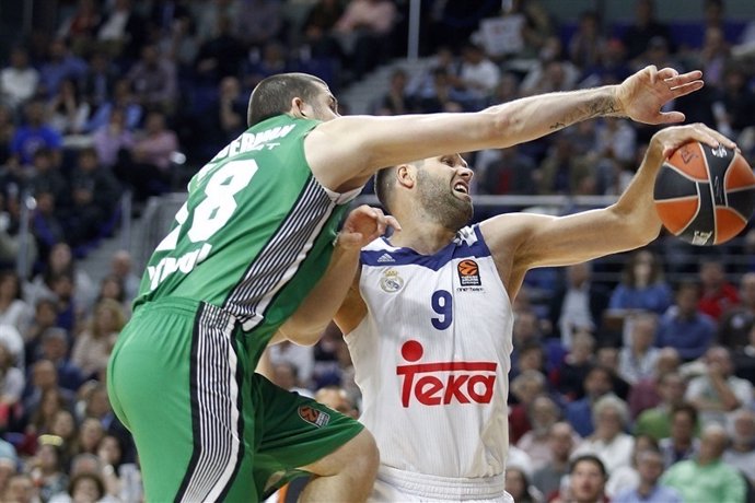 Felipe Reyes ante el Darussafaka